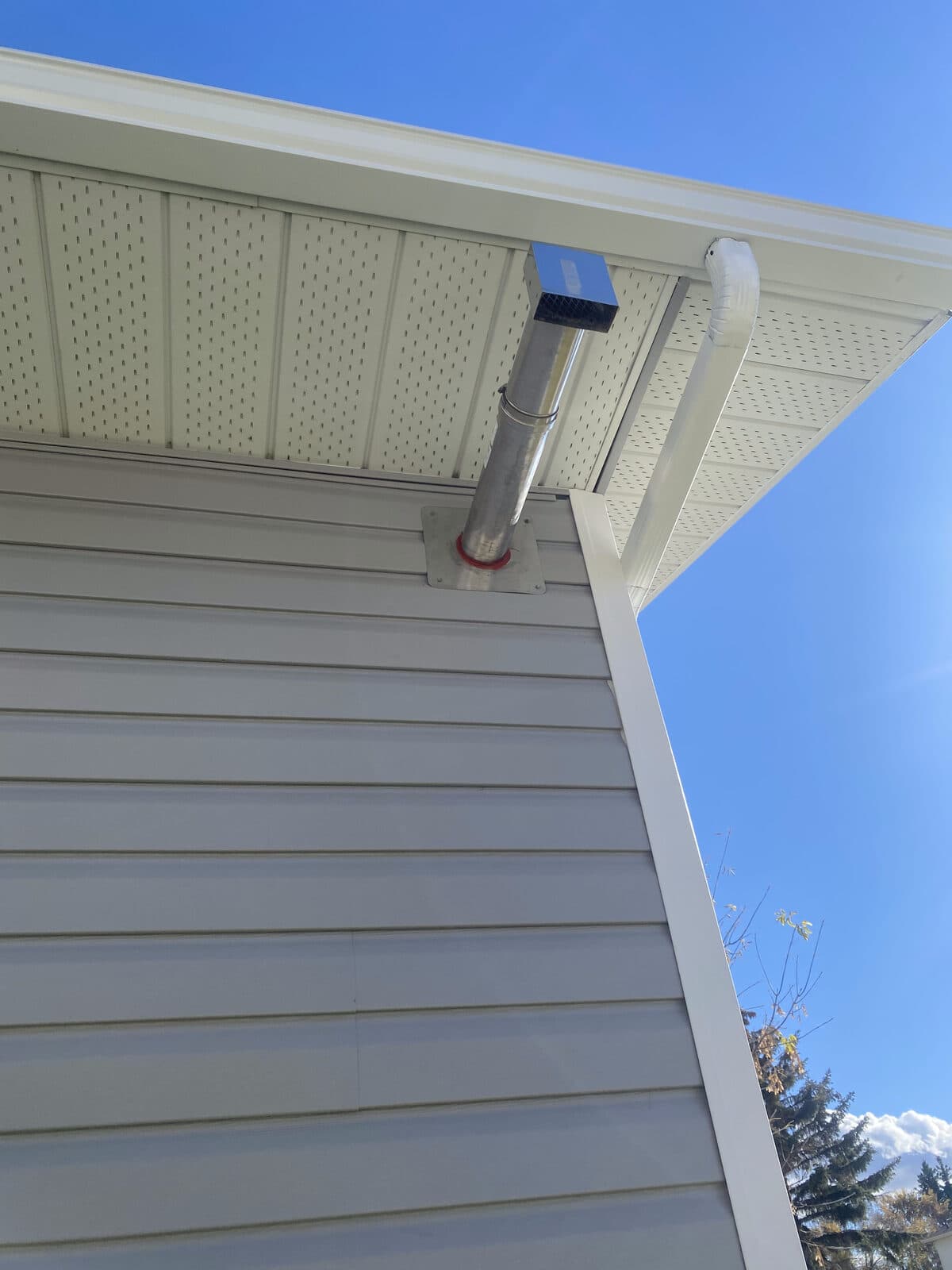 Vinyl siding with vented soffit — JFK Surfaces project in Central Alberta